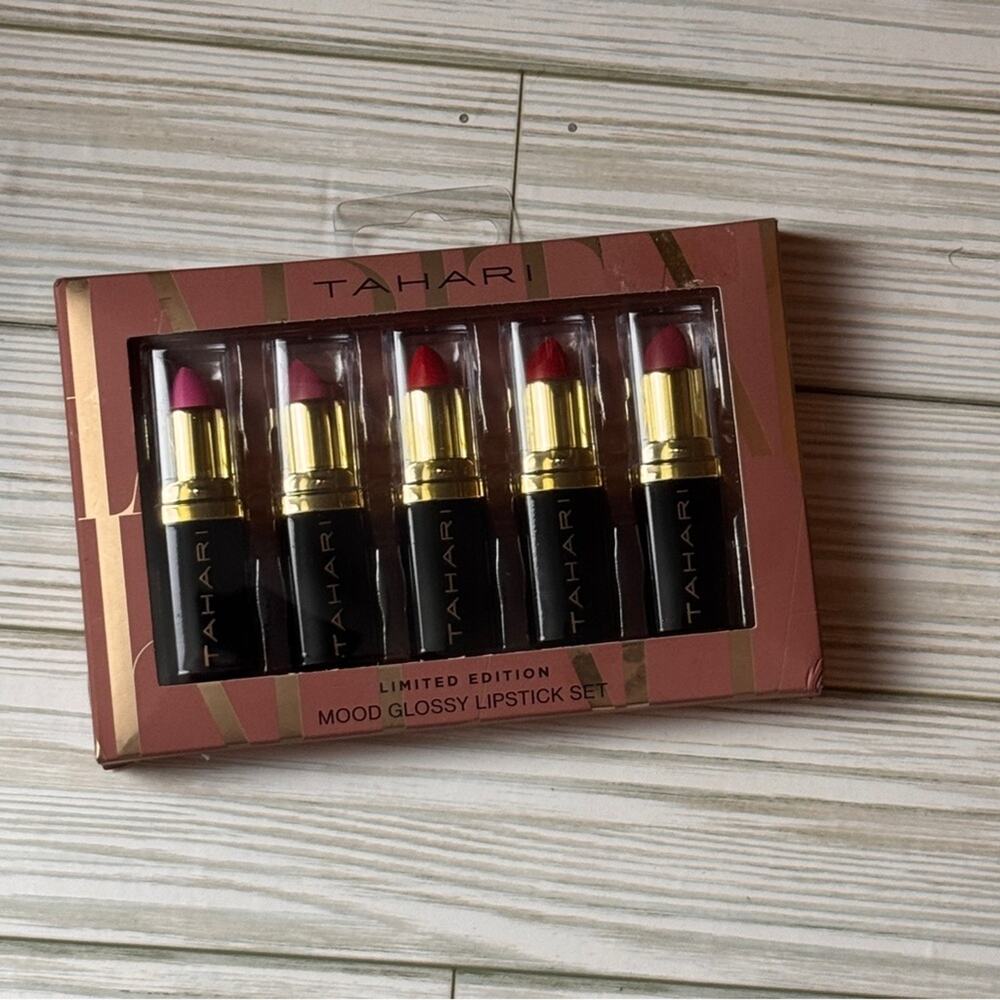 TAHARI LIMITED EDITION Beauty Makeup Mood Glossy Lip Set New in Package